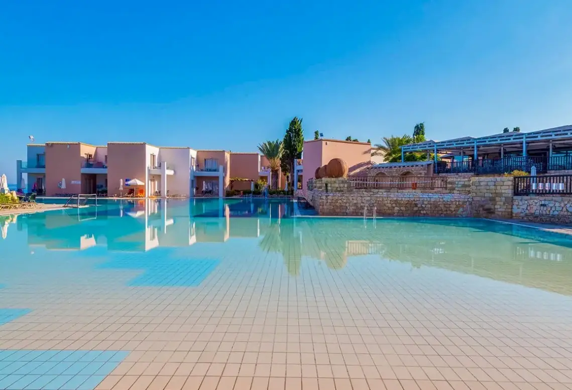 Basen w hotelu Atlantica Akteon