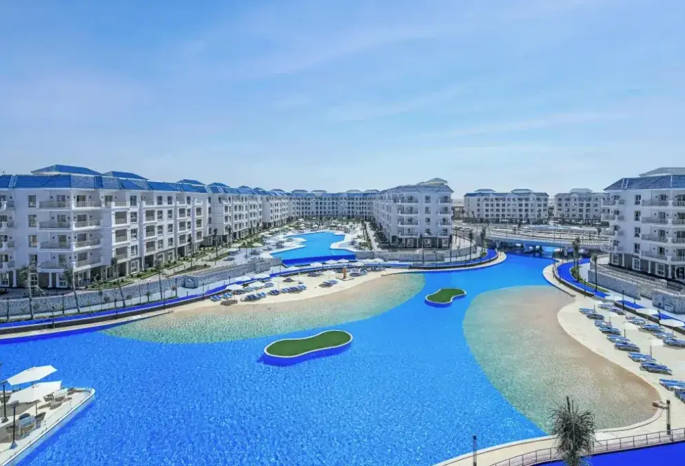 Basen w hotelu Azur One Eleven Hotel