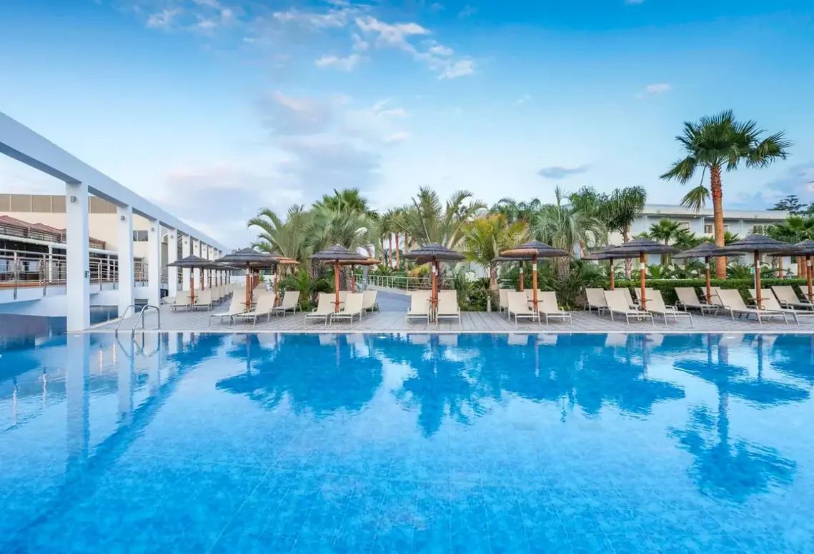 Basen w hotelu Blue Lagoon Resort