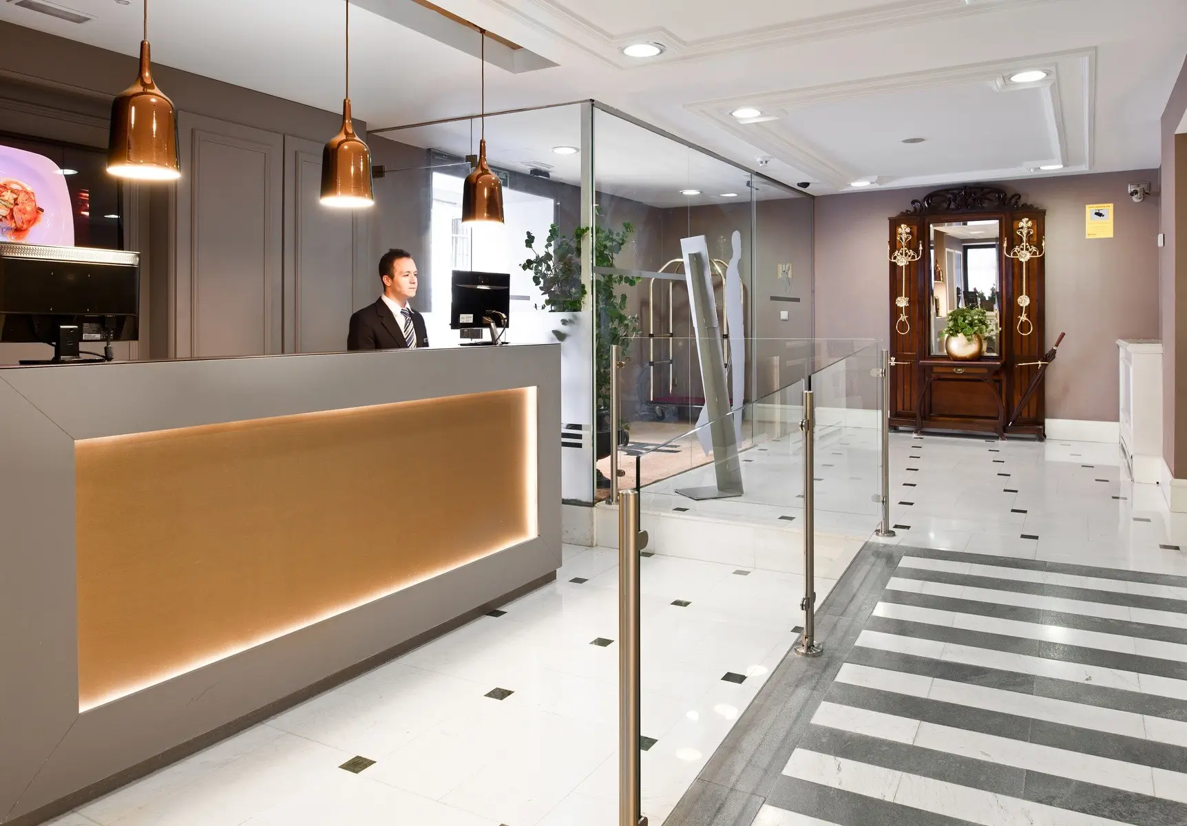 Catalonia las Cortes — CATALONIA LAS CORTES