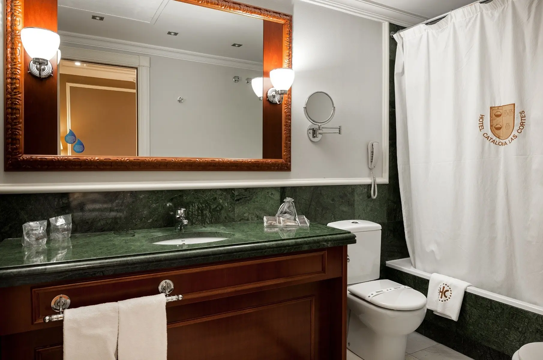 Catalonia las Cortes — CATALONIA LAS CORTES