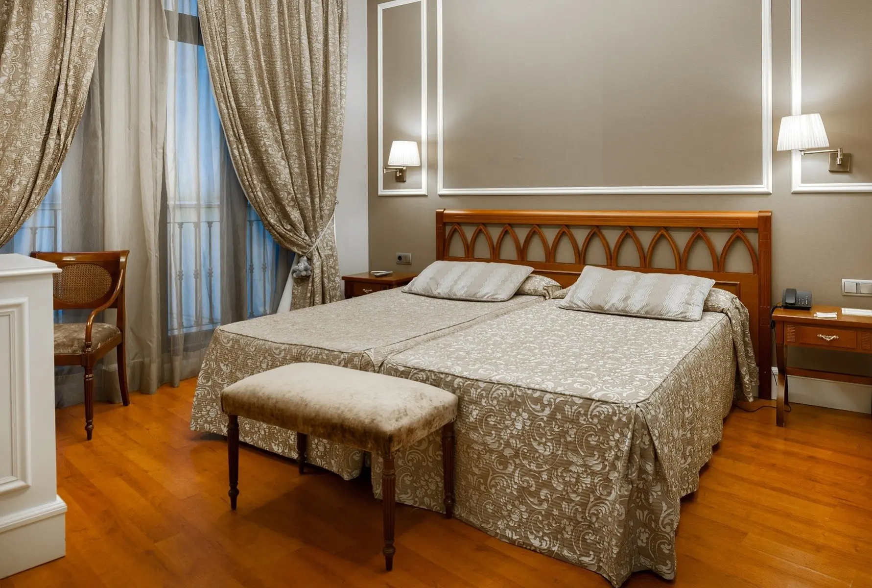 Catalonia las Cortes — CATALONIA LAS CORTES