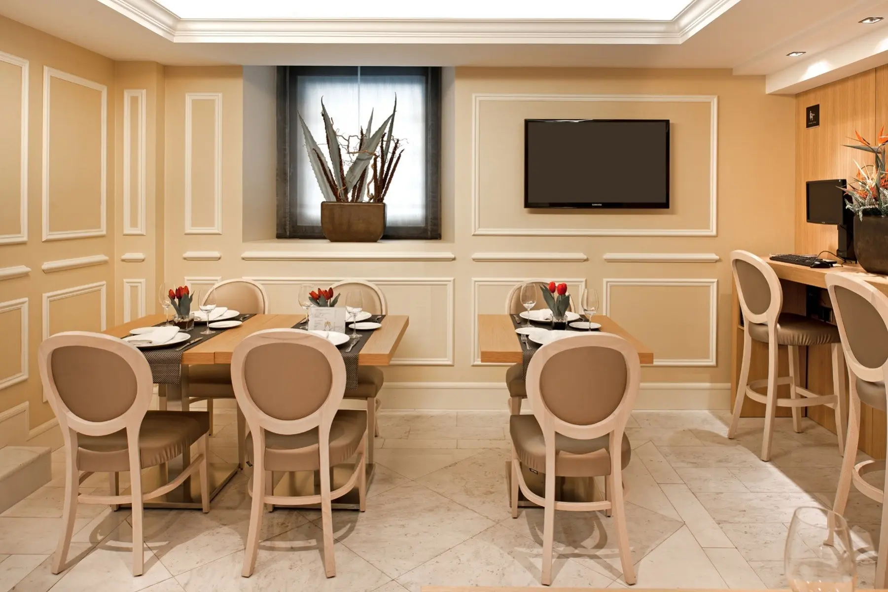 Catalonia las Cortes — CATALONIA LAS CORTES