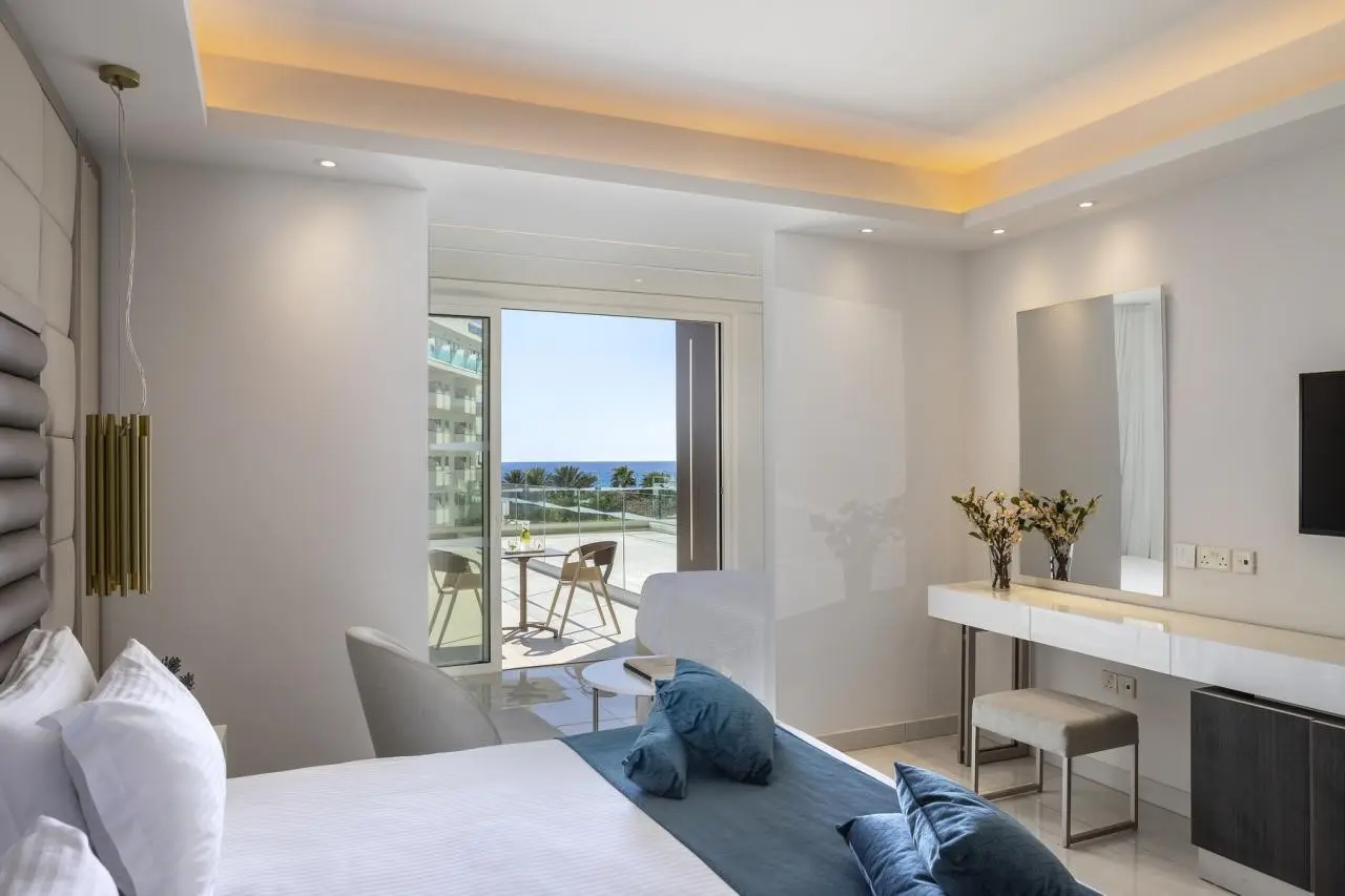 Chrysomare Beach Hotel and Resort — CHRYSOMARE