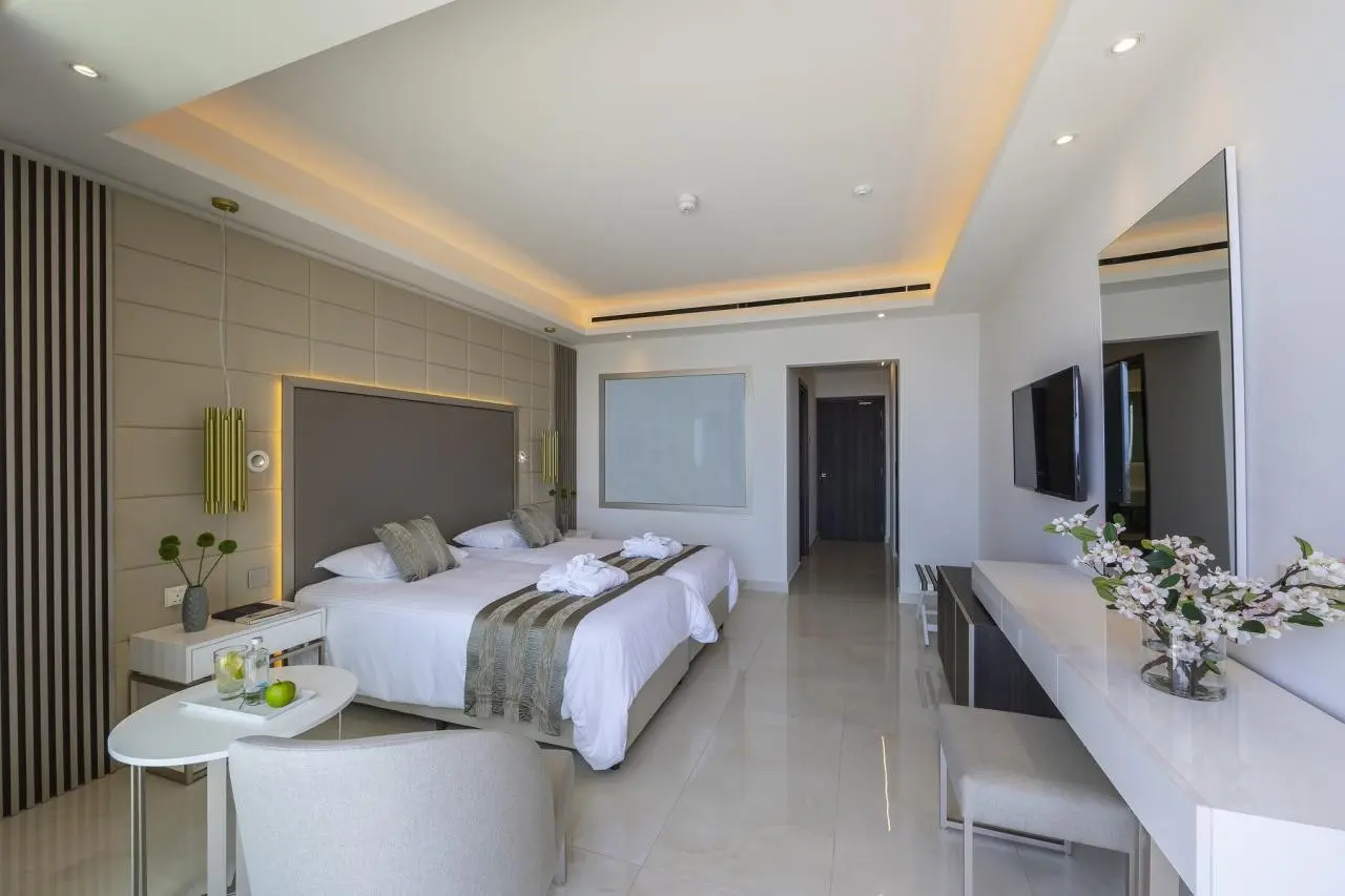 Chrysomare Beach Hotel and Resort — CHRYSOMARE