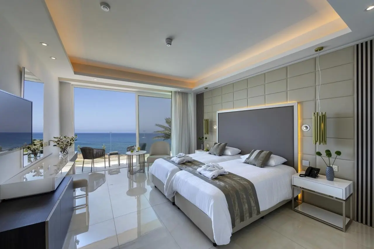 Chrysomare Beach Hotel and Resort — CHRYSOMARE