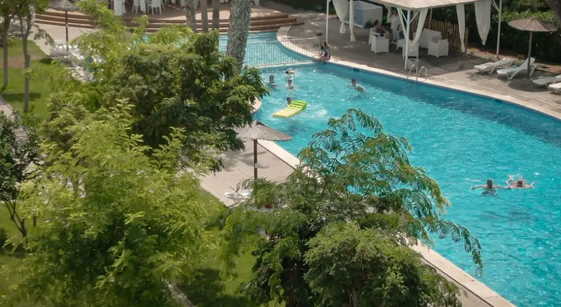 Basen w hotelu Club Ciutadela