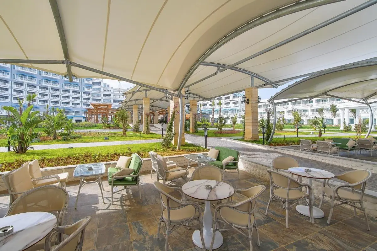 Basen w hotelu E-Hotel Spa & Resort