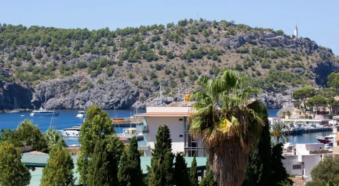 Widok z hotelu Es Port