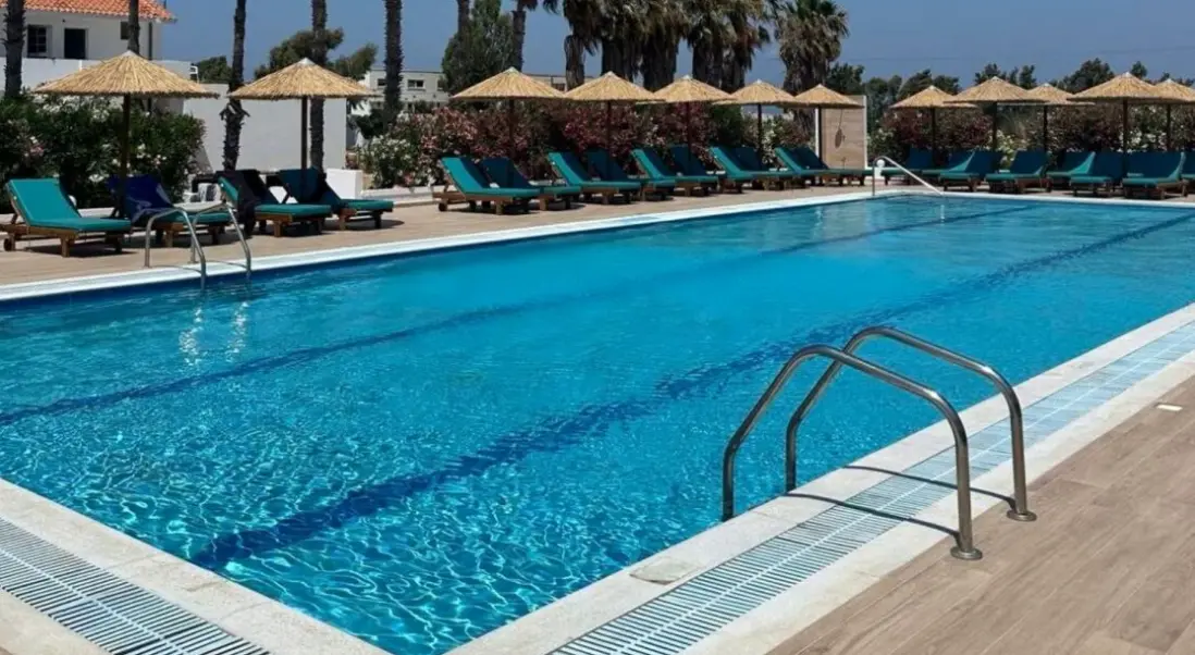 Basen w hotelu Evita Natura