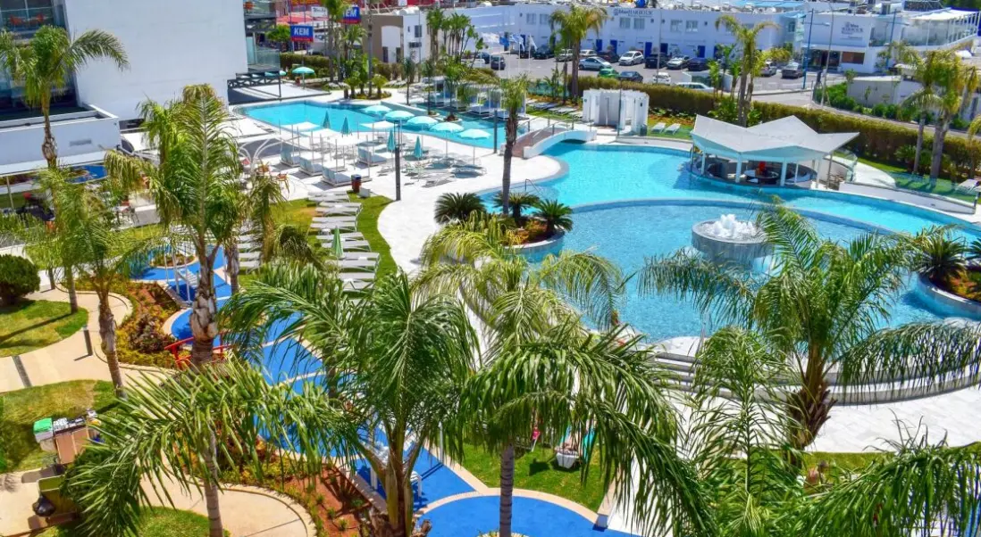 Basen w hotelu Faros Hotel Ayia Napa