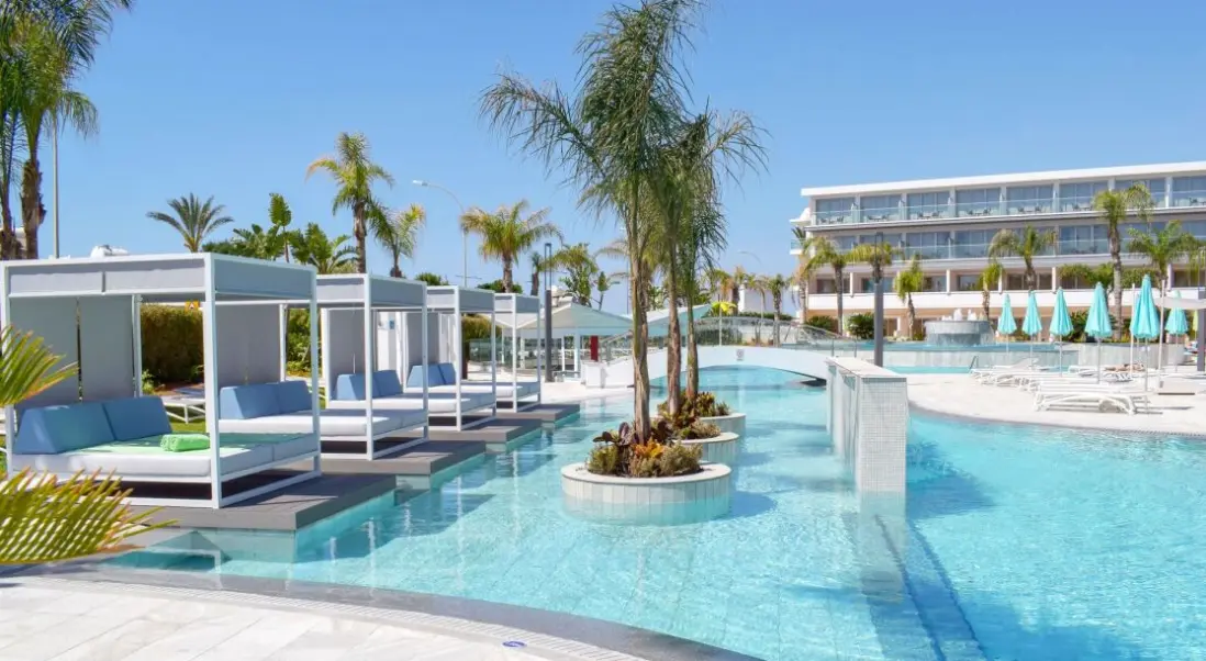 Basen w hotelu Faros Hotel Ayia Napa