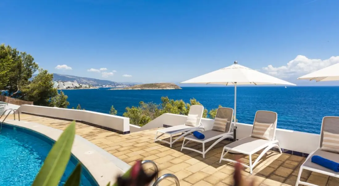 Basen w hotelu Globales Apartamentos Cala Vinas