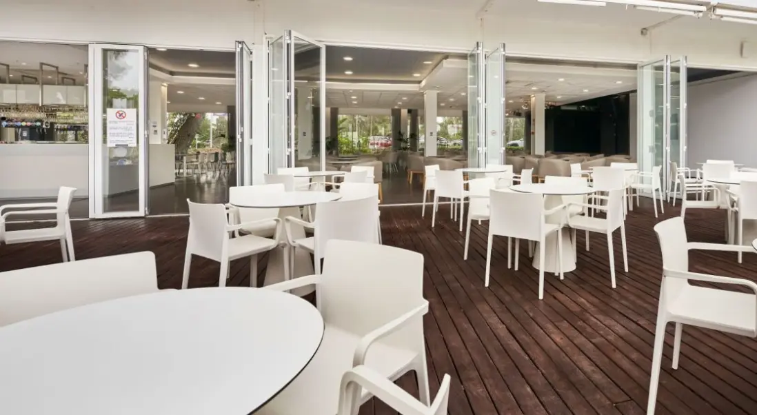 Restauracja i jedzenie w hotelu Globales Cala Blanca