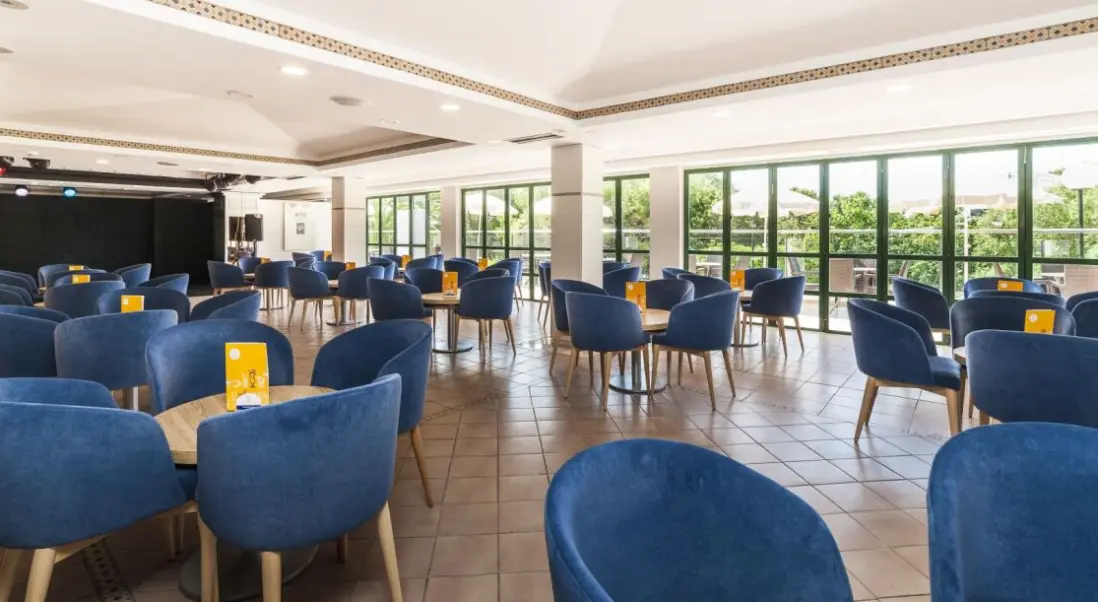 Restauracja i jedzenie w hotelu Globales Calan Blanes