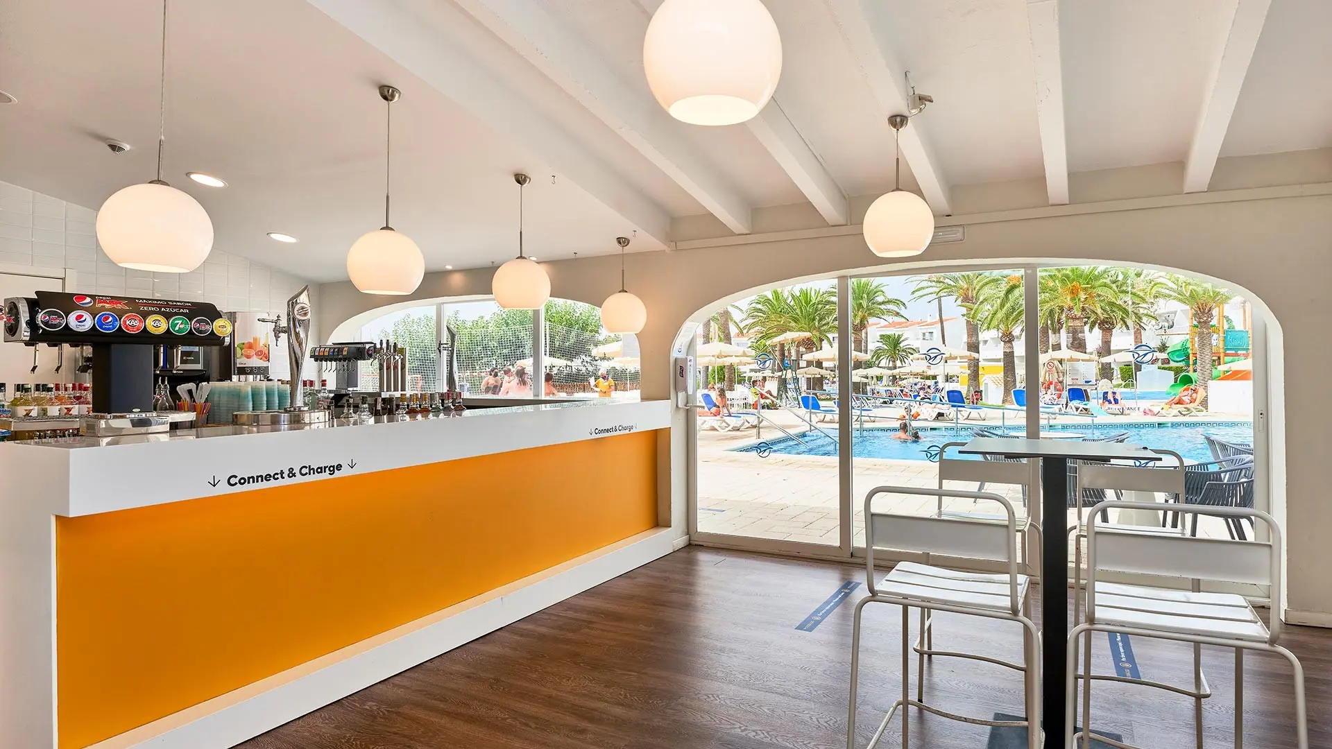 Restauracja i jedzenie w hotelu Globales Los Delfines