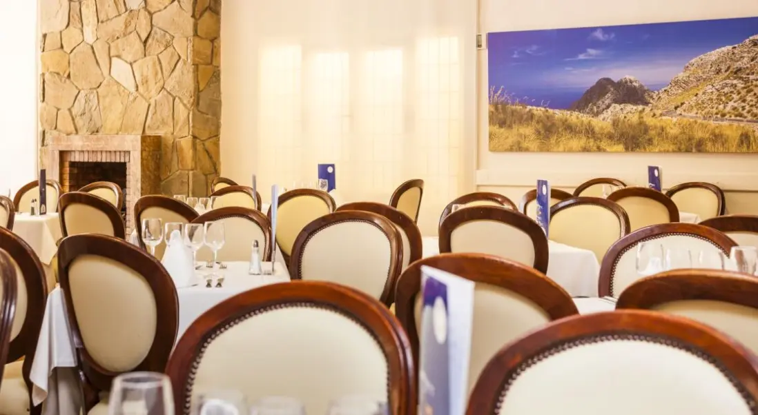Restauracja i jedzenie w hotelu Globales Simar