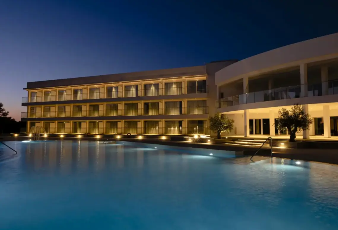 Basen w hotelu Gran Sagitario