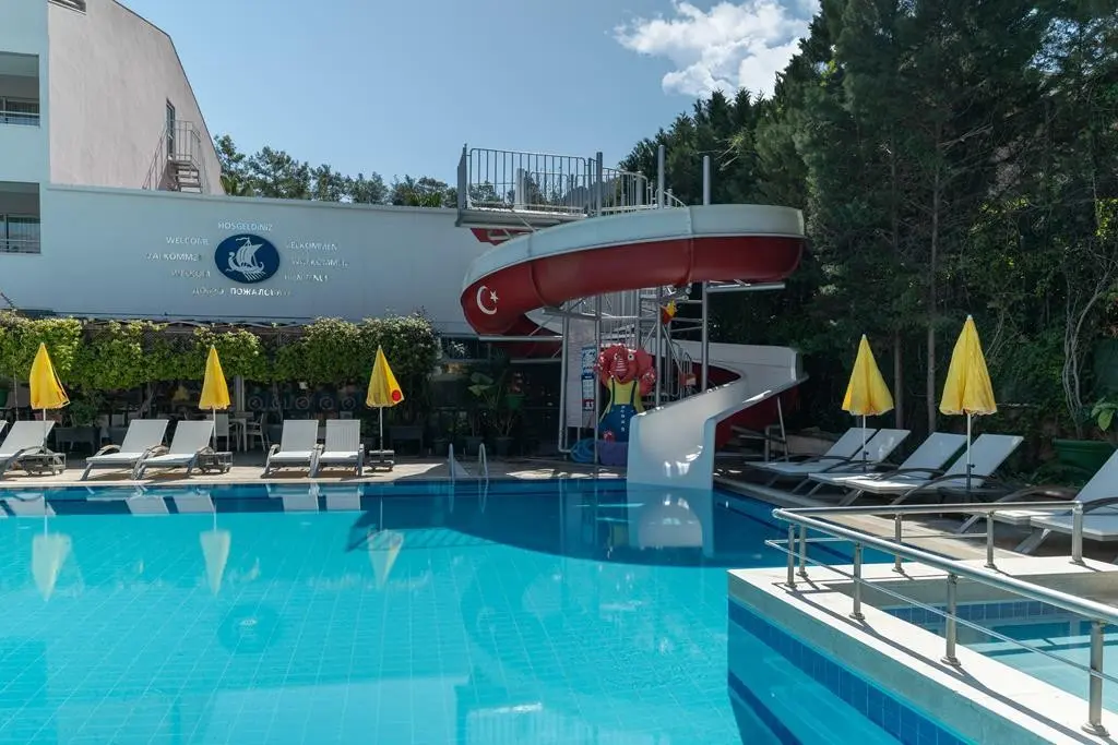 Basen w hotelu Grand Yavuz Hotel