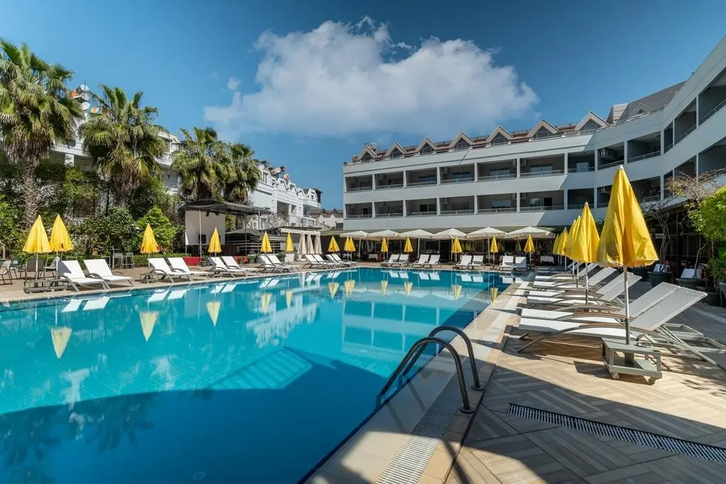 Basen w hotelu Grand Yavuz Hotel