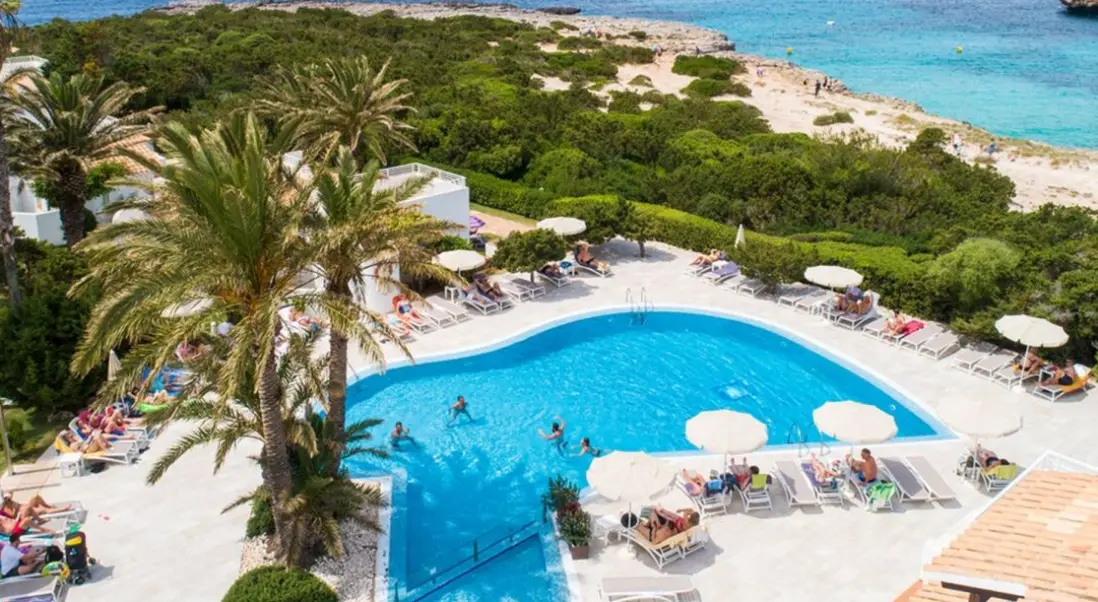 Basen w hotelu Grupotel Aldea Calan Bosch - Aparthotel