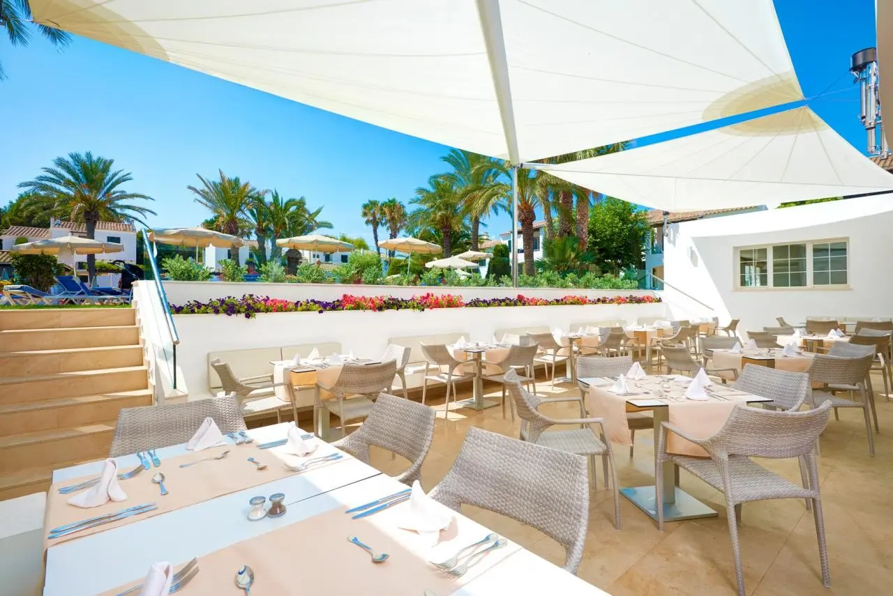 Restauracja i jedzenie w hotelu Grupotel Club Menorca