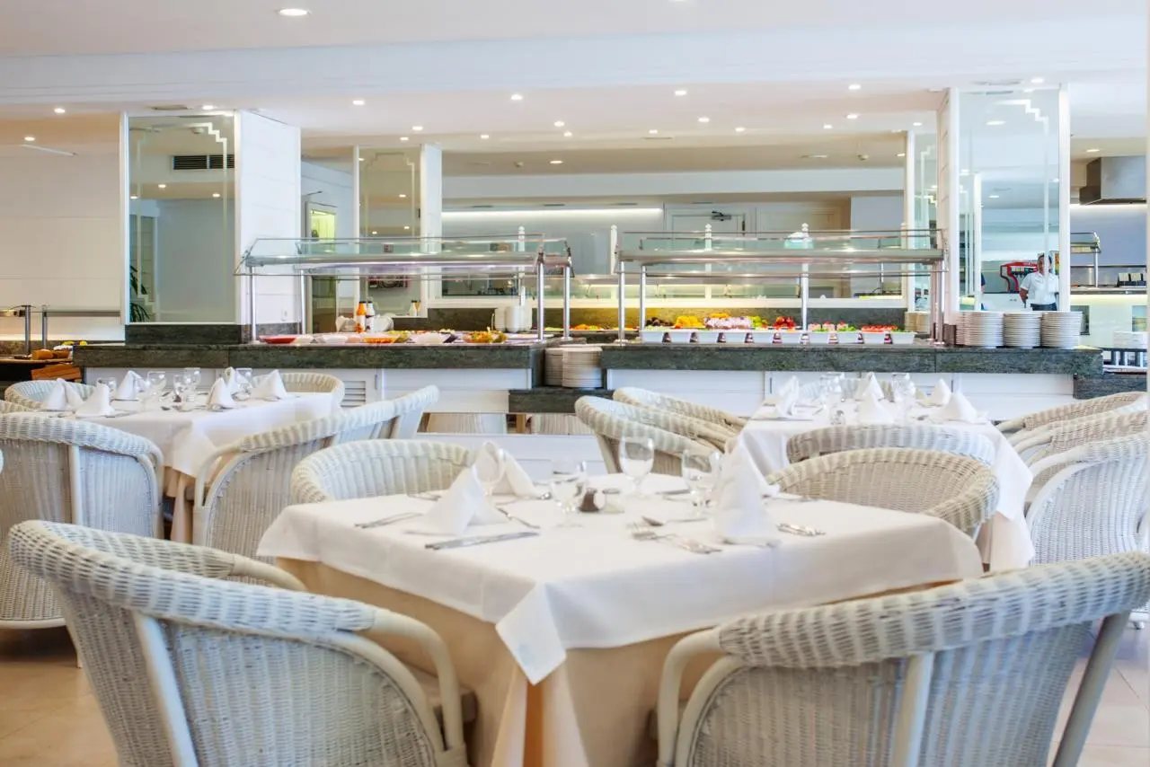Restauracja i jedzenie w hotelu Grupotel Club Menorca