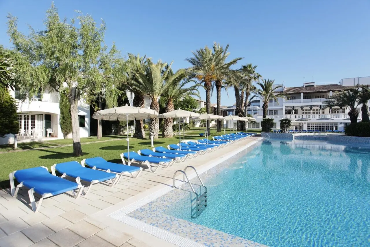 Basen w hotelu Grupotel Club Menorca