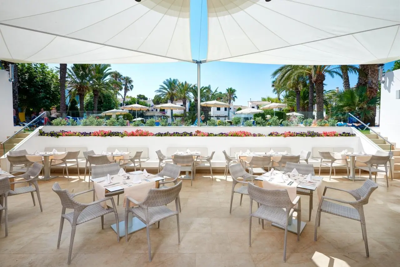 Restauracja i jedzenie w hotelu Grupotel Club Menorca