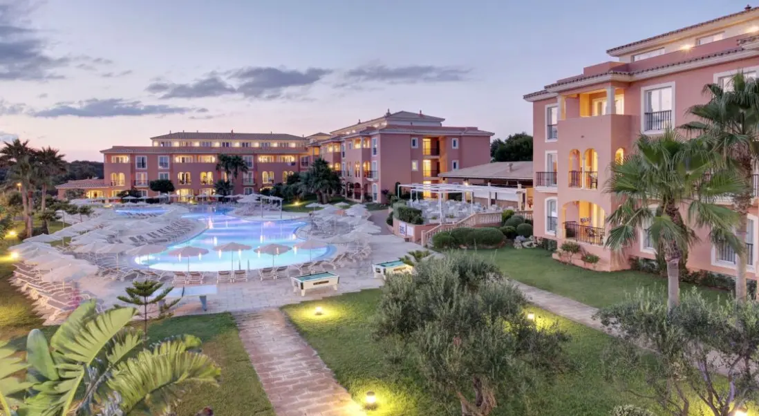 Lobby hotelu Grupotel Macarella Suites & Spa