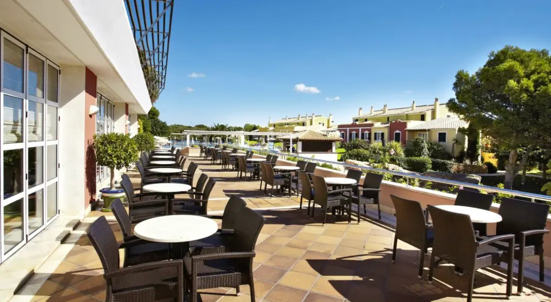 Restauracja i jedzenie w hotelu Grupotel Playa Club – Aparthotel