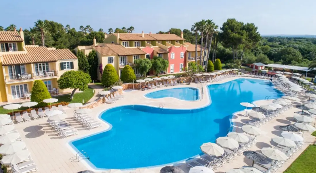 Basen w hotelu Grupotel Playa Club – Aparthotel