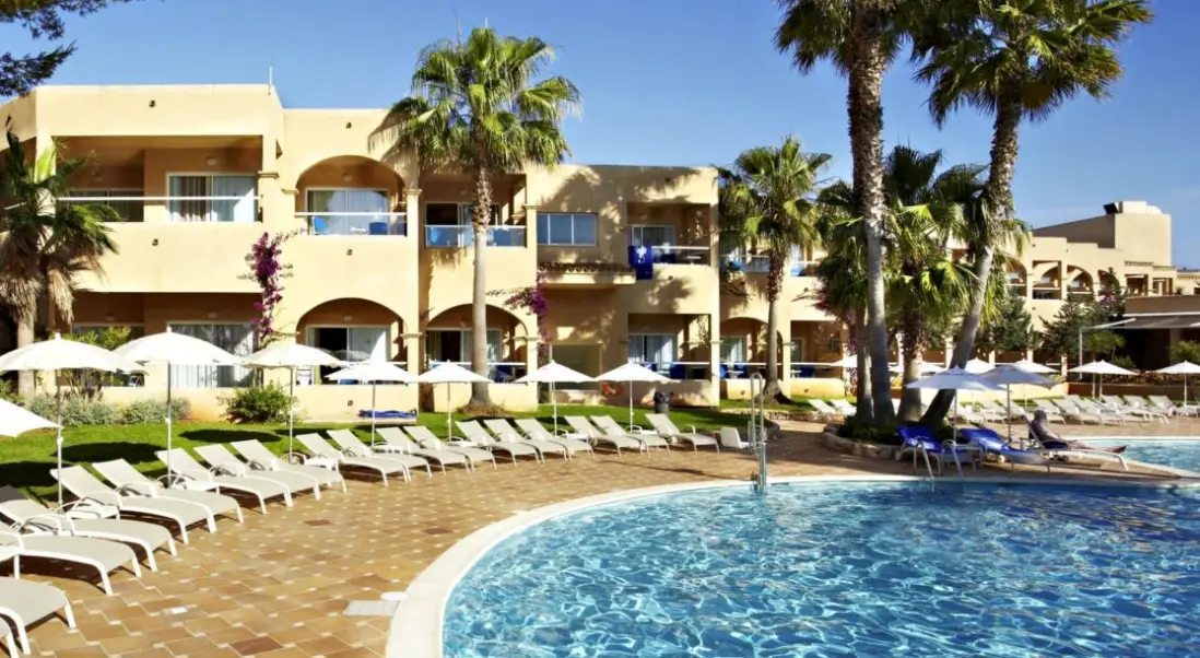 Basen w hotelu Grupotel Santa Eularia & Spa