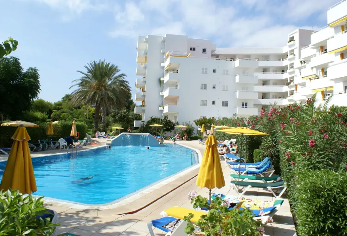 Basen w hotelu Hamilton Court