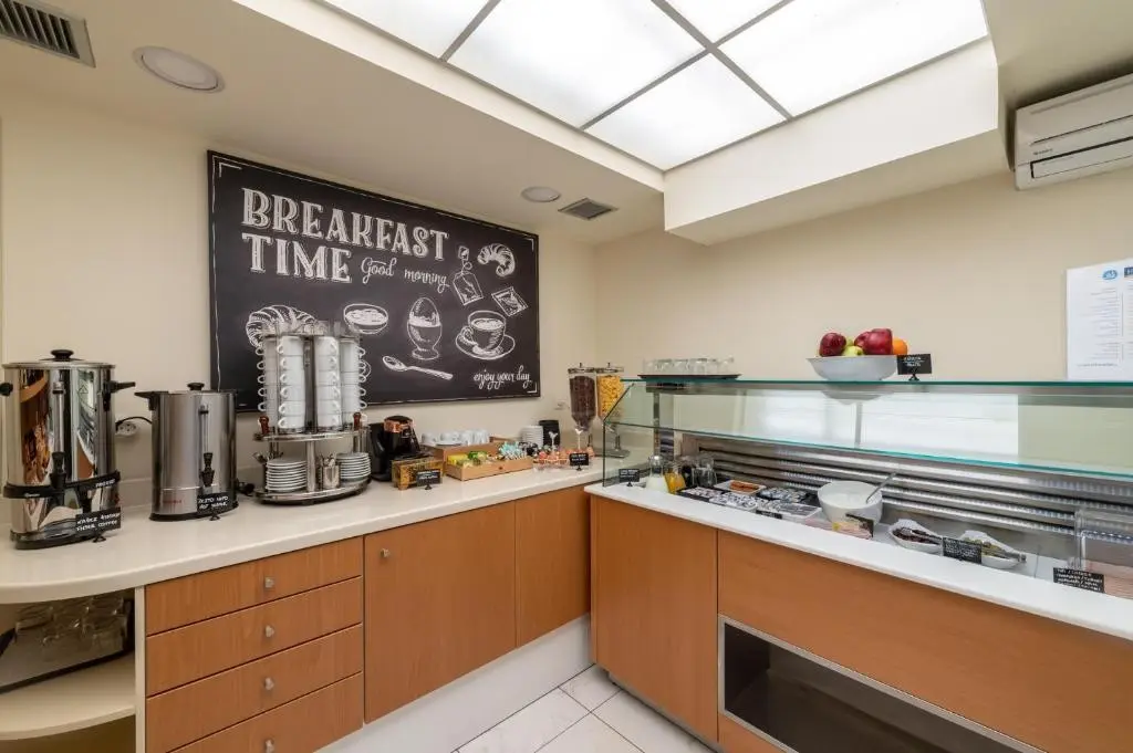 Restauracja i jedzenie w hotelu Hermes