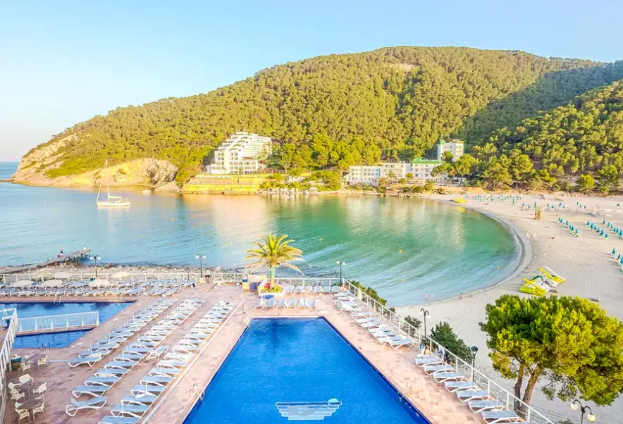 Basen w hotelu Hyde Ibiza