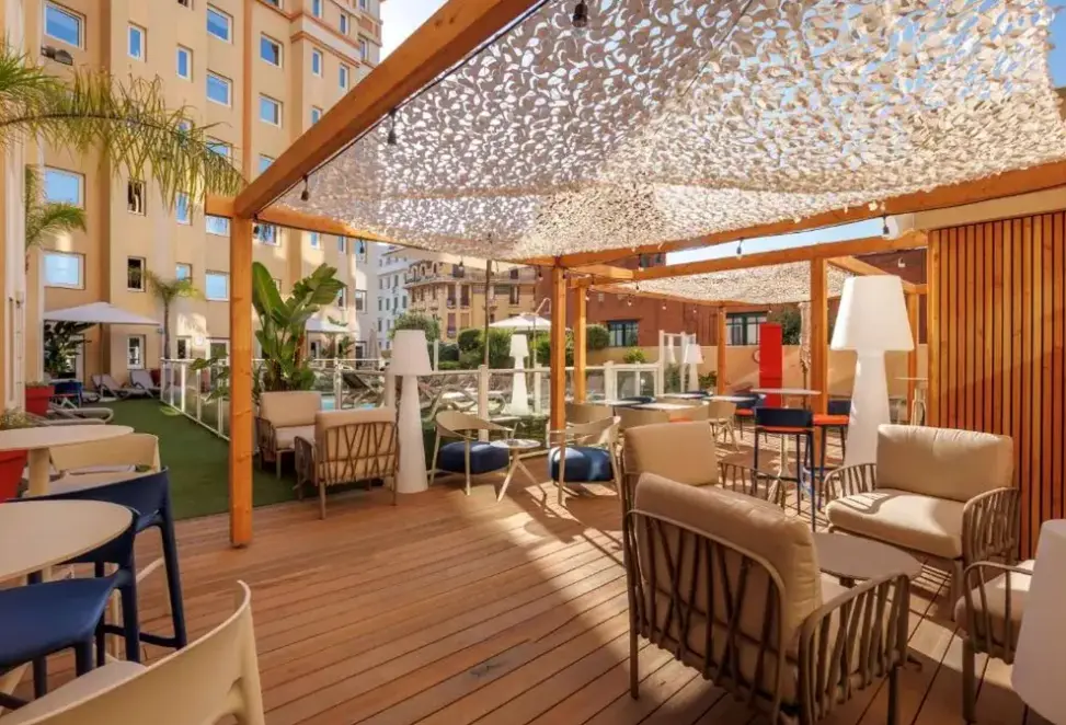 Lobby hotelu Ibis Nice Centre Gare