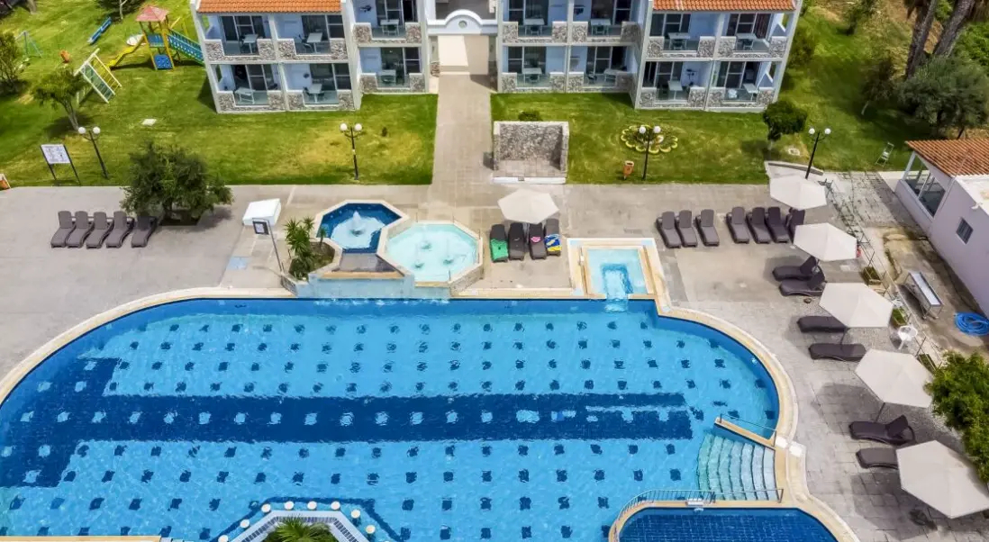 Basen w hotelu Ilios.K. Village Resort