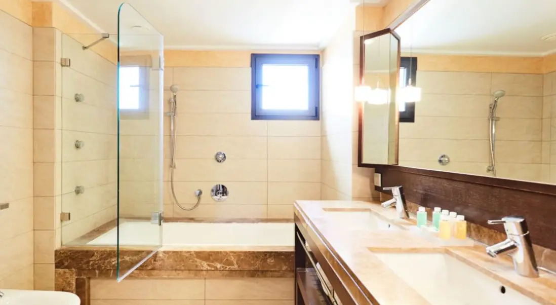 Łazienka w pokoju hotelu Insotel Fenicia Prestige Suites & Spa