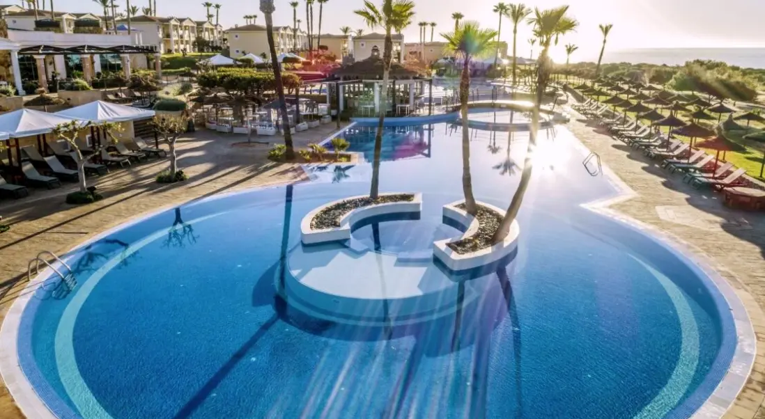 Basen w hotelu Insotel Punta Prima