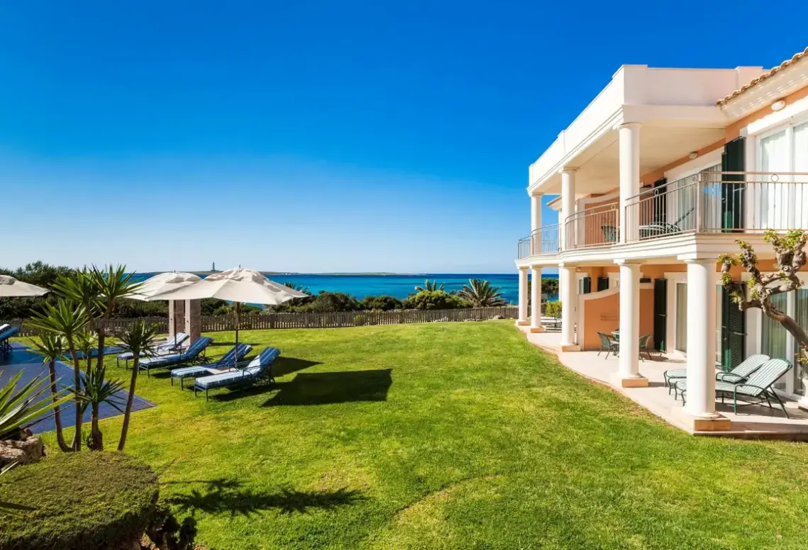 Plaża przy hotelu Insotel Punta Prima Prestige Suites & Spa