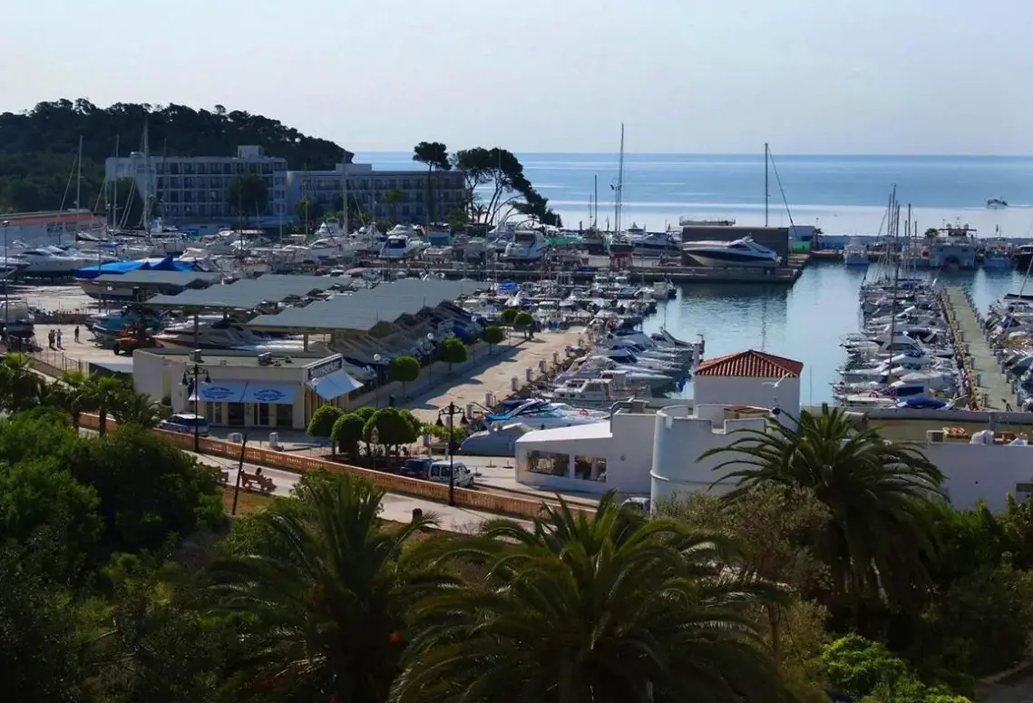 Widok z hotelu Invisa Hotel La Cala