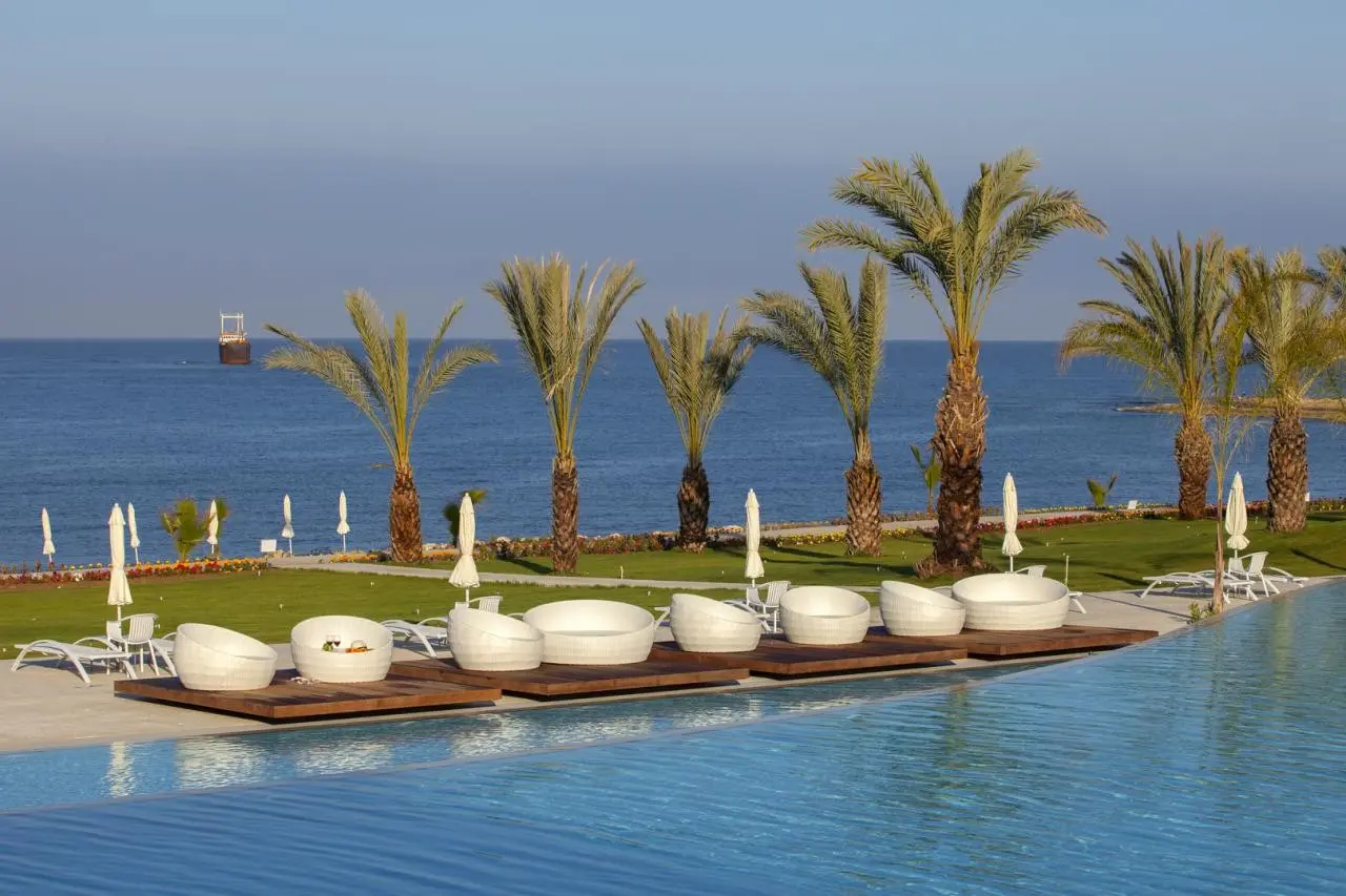 King Evelthon Beach Hotel & Resort — KING EVELTHON BEACH HOTEL AND  RESORT