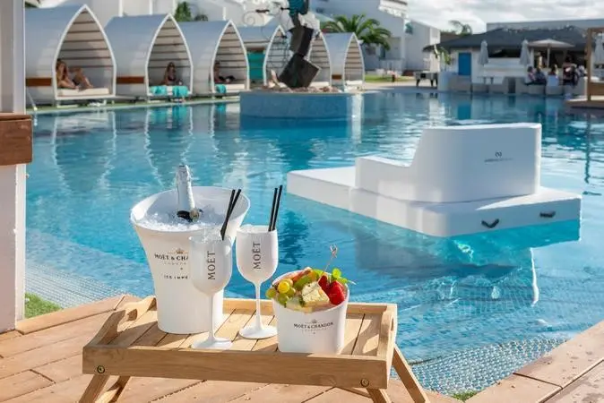 Basen w hotelu Lago Resort Menorca - Casas de Lago