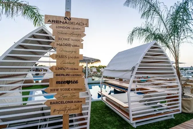 Basen w hotelu Lago Resort Menorca - Casas de Lago