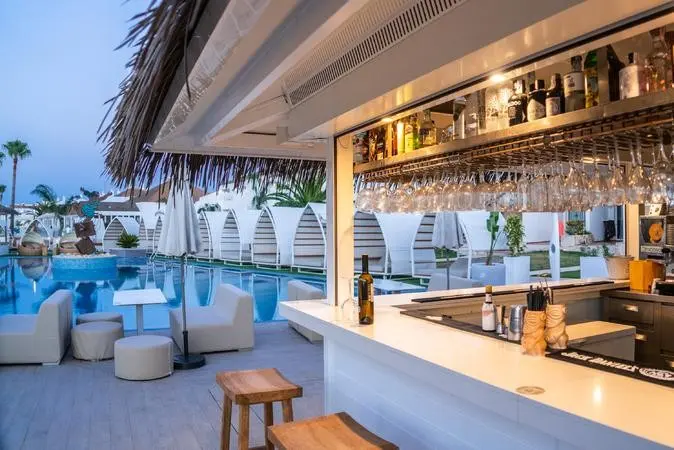 Restauracja i jedzenie w hotelu Lago Resort Menorca - Casas de Lago
