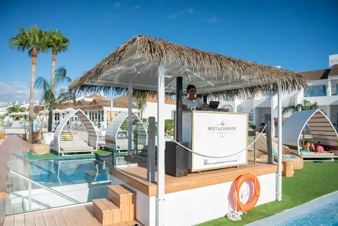 Basen w hotelu Lago Resort Menorca - Casas de Lago