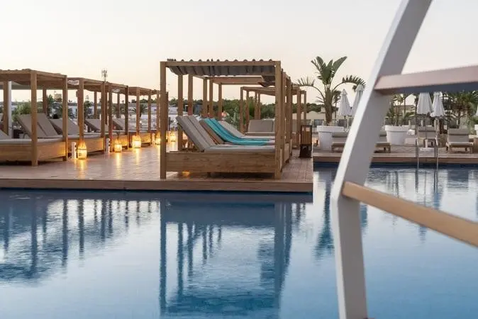 Basen w hotelu Lago Resort Menorca - Casas de Lago