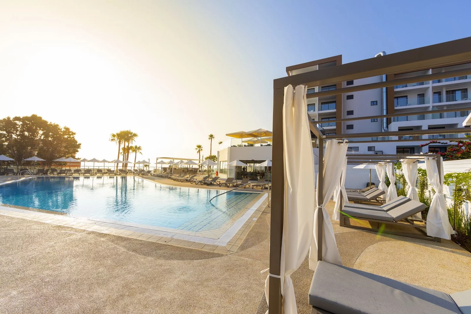 Hotel Leonardo Crystal Cove Hotel & Spa by the Sea w Cypr (Larnaka) - oferta last minute