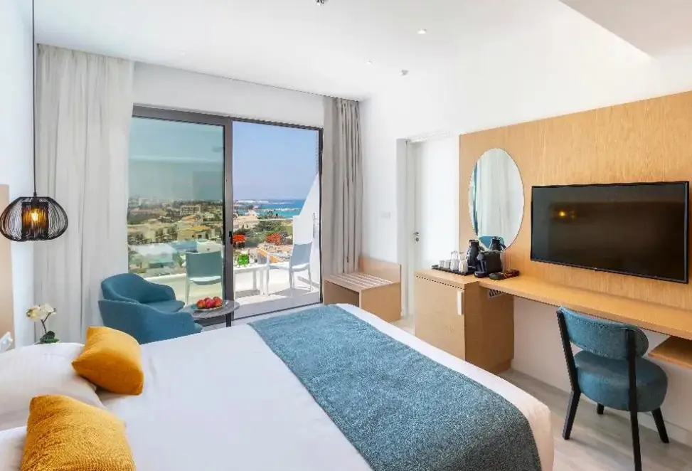 Pokój w hotelu Leonardo Crystal Cove Hotel & Spa by the Sea